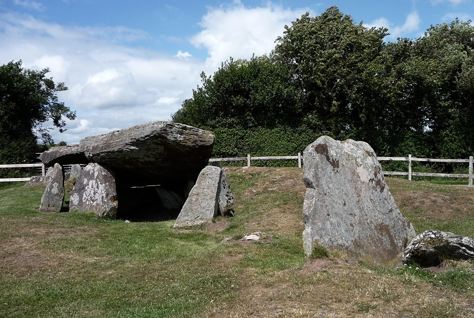 Arthur's Stone (Dolmen / Quoit / Cromlech) by thesweetcheat