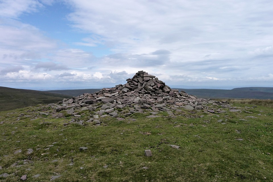 Pen y Gadair Fawr (Round Cairn) by thesweetcheat
